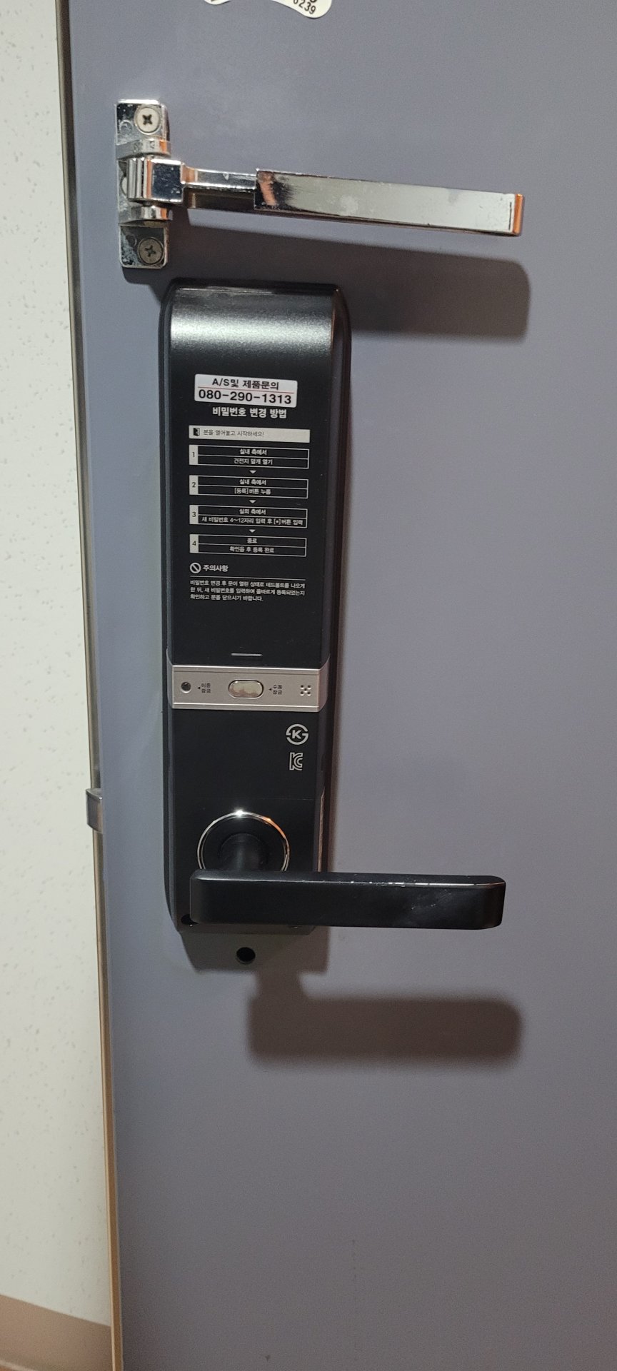 용산파크자이 도어락 - 솔리티 OEM 받은 도어락 인듯합니다.